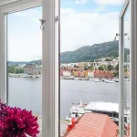 With Beautiful View To Bryggen Apartmán